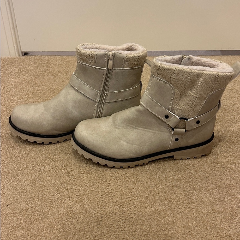 Apres by Lamo Women's light gray Ankle Boots